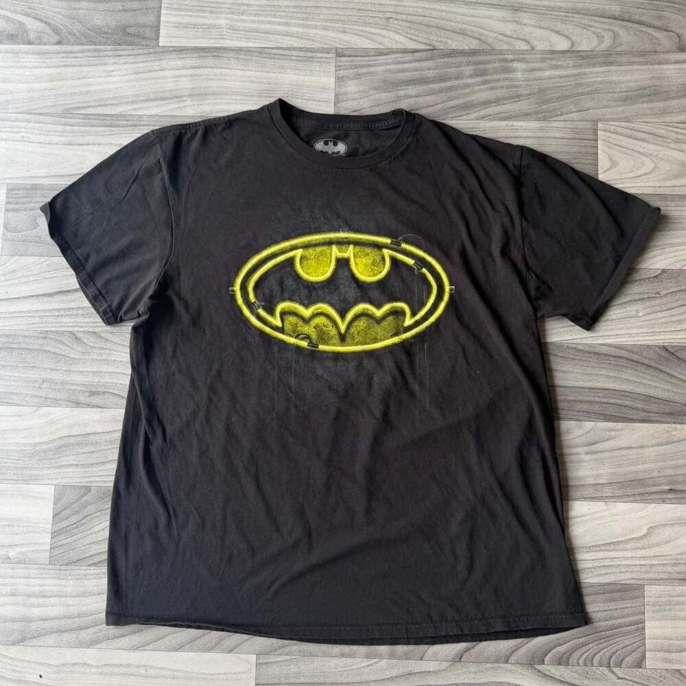 DC Comics Batman Neon Bat-Signal Graphic T-Shirt XL